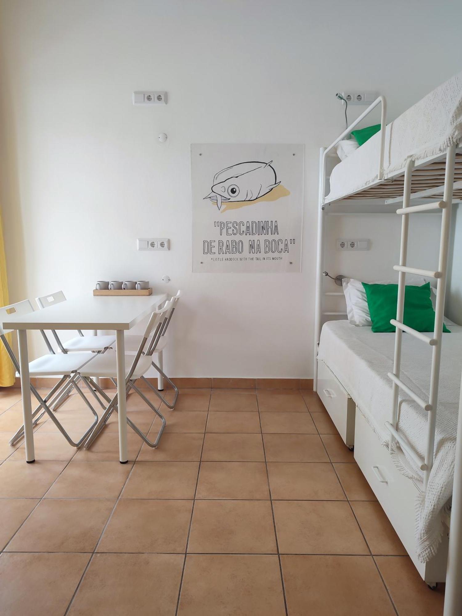 Racing Mackerel Hostel Лагуш Экстерьер фото
