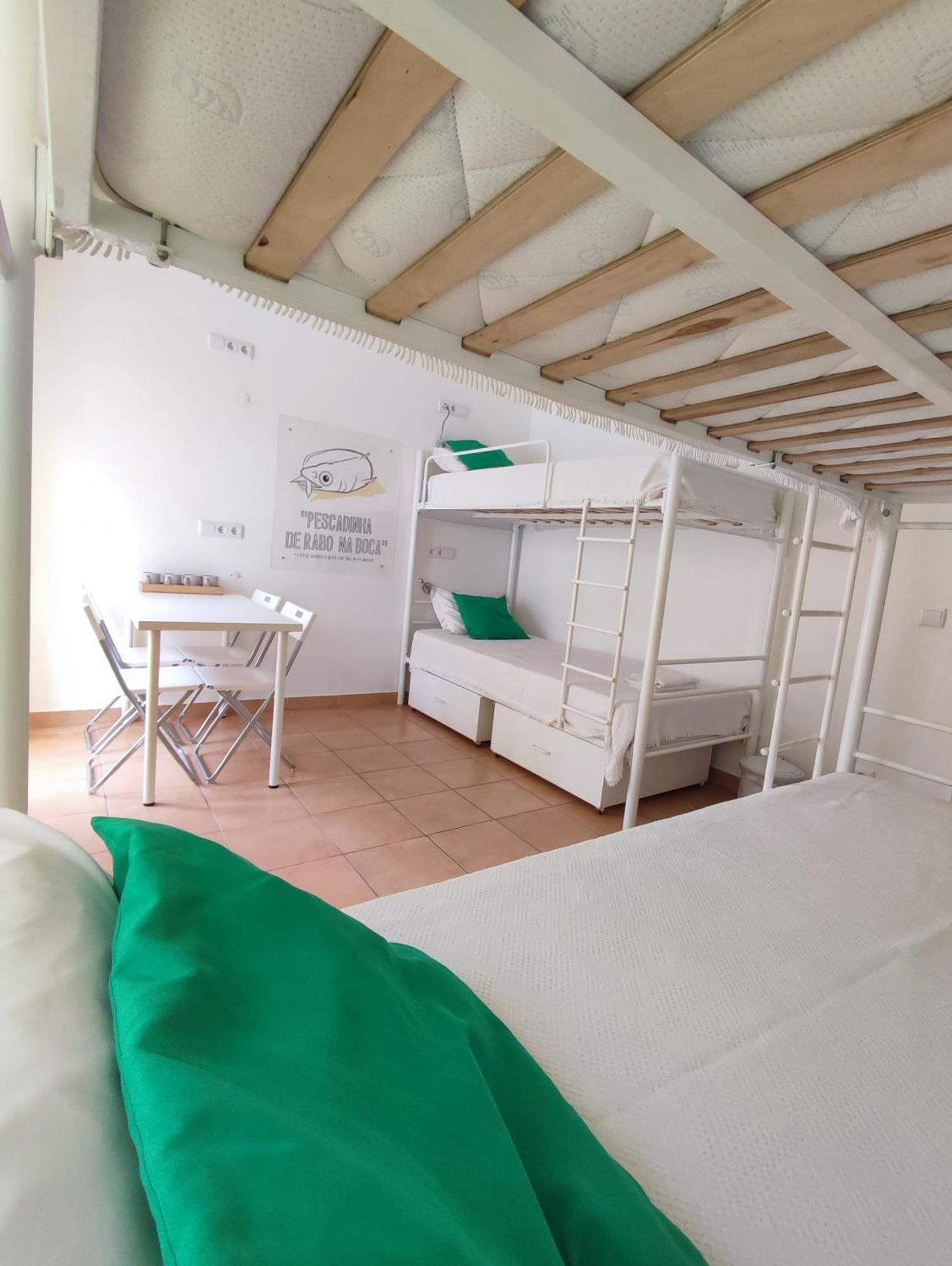 Racing Mackerel Hostel Лагуш Экстерьер фото