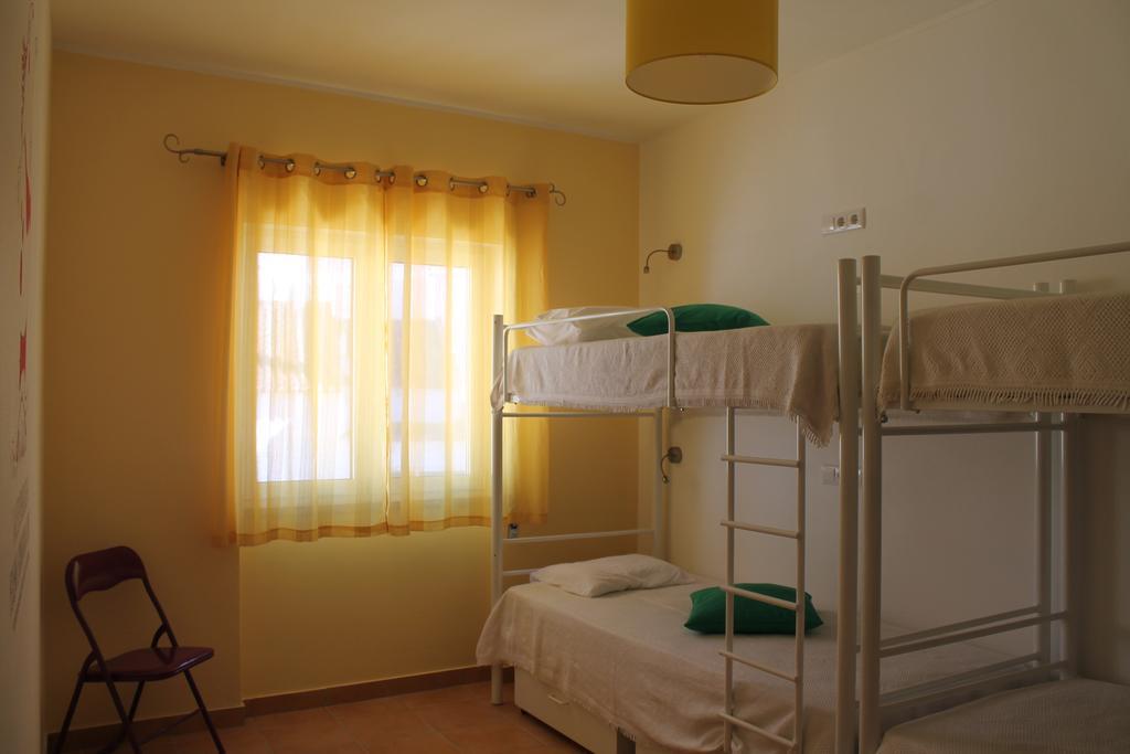 Racing Mackerel Hostel Лагуш Номер фото